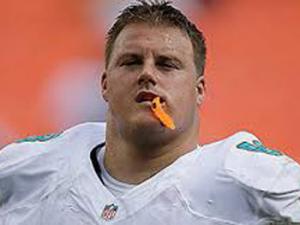 Richie Incognito extends an apology on his Twitter page to teammate Jonathan Martin, team owner Stephen Ross and NFL investigator Ted Wells.